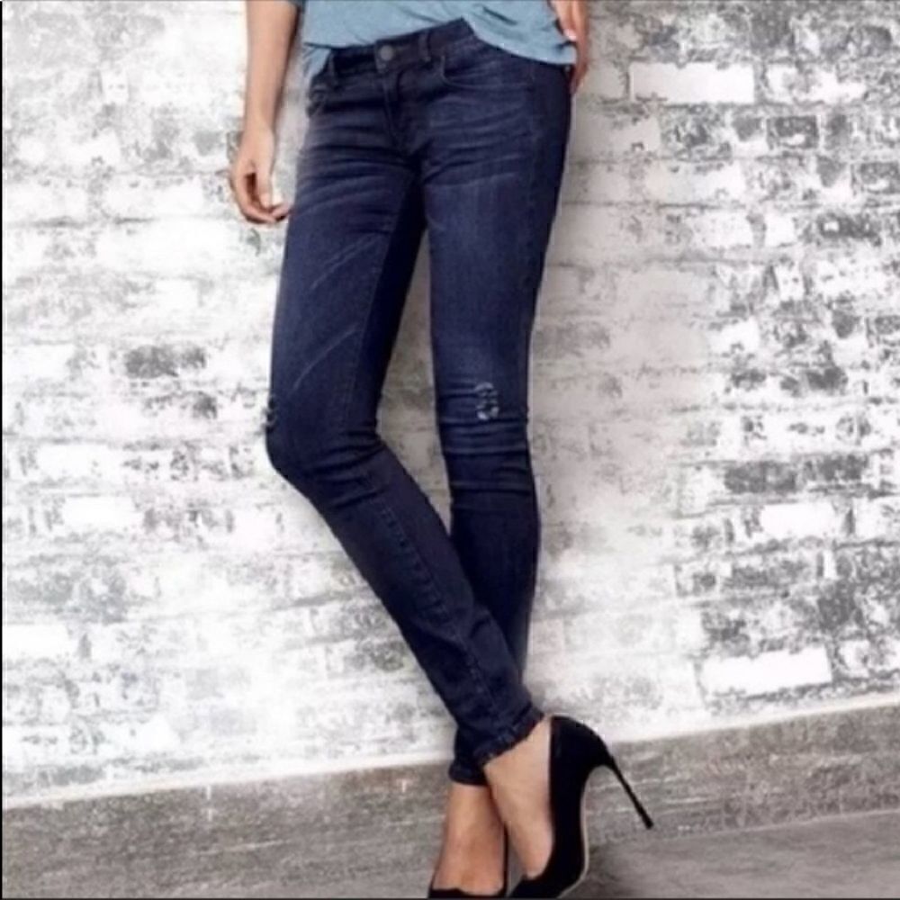 Cabi Dusk Destructed Distresses Skinny Jeans